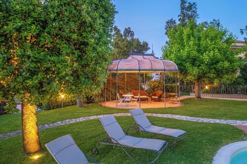 Wonderful private villa with private pool, A/C, hot tub, WIFI, TV and patio, close to Gioia Tauro