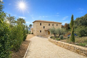 Exterior - Upscale Provencal villa with panoramic views, pool and outdoor bar (Lorgues)