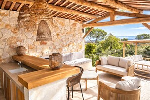 Property grounds - Upscale Provencal villa with panoramic views, pool and outdoor bar (Lorgues)