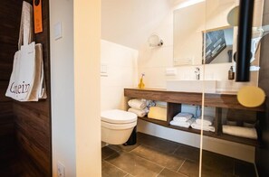 Shower, hair dryer, slippers, towels - Hotel Gut Sein  (Sankt Georgen im Lavanttal)