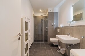 Bathroom - Nena Apartments Hermannplatz by LESA  (Berlin)