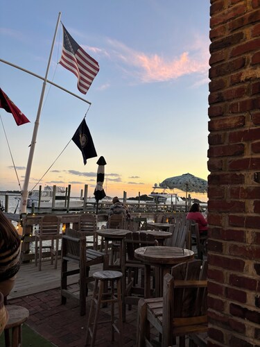 Experience the Historical Charm of Swansboro! Unique adventures await! 🦢