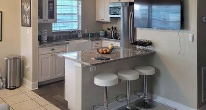 1b1b Resort Condo 2 Blocks to Clearwater Beach