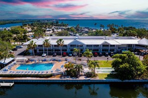 Apartment - Mangrove View 2BR - Pool Hot Tub Gym Access (Ruskin)