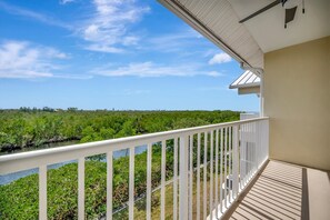 Apartment - Mangrove View 2BR - Pool Hot Tub Gym Access (Ruskin)