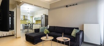 Faliro Escape - Spacious Stay in Thessaloniki