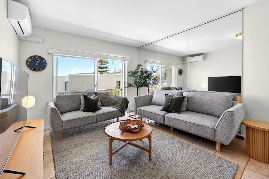 Ocean Breeze Walk To Cottesloe Beach, Light-filled Coastal Apartment - Cottesloe