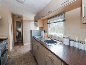 Cookware/dishes/utensils - Ger Y Mor (New Quay)