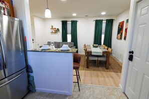 Apartment | Dining - Eva - cozy apartment in Elizabethport (Elizabeth)