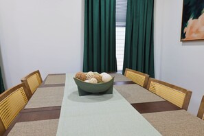 Apartment | Dining - Eva - cozy apartment in Elizabethport (Elizabeth)