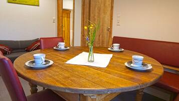 Apartment | Dining