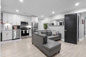 Interior - Luxury-Style 3BR Condo+FloridaAve & DC DiningScene (Washington)