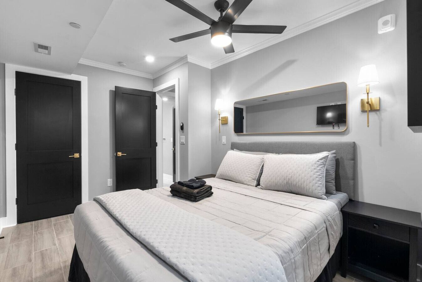 3 bedrooms, iron/ironing board, WiFi (free), bed sheets