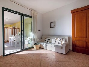 Living area - Residence Il Ciliegio with swimming pool - Apartment 6 (Trinity of Agultu)