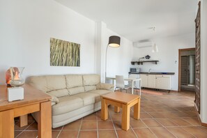 TV, fireplace - Villa Quietud with Sea Views (Salobreña)