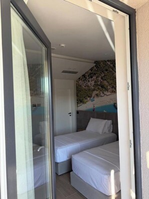 Zweibettzimmer, Balkon, Stadtblick