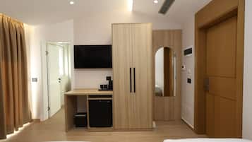 Habitación económica con 2 camas individuales, balcón, vista a la ciudad