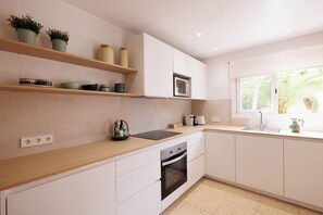 Private kitchen - VillaSandra (Cala Blava)