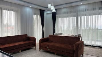 Condo, 3 Bedrooms | Living area