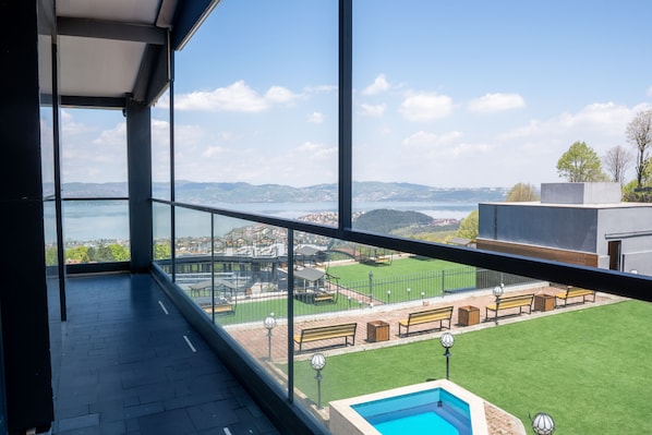 Departamento clásico, balcón, vista al lago | Terraza o patio