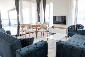 Luxury Apartment, 3 Bedrooms | Living area