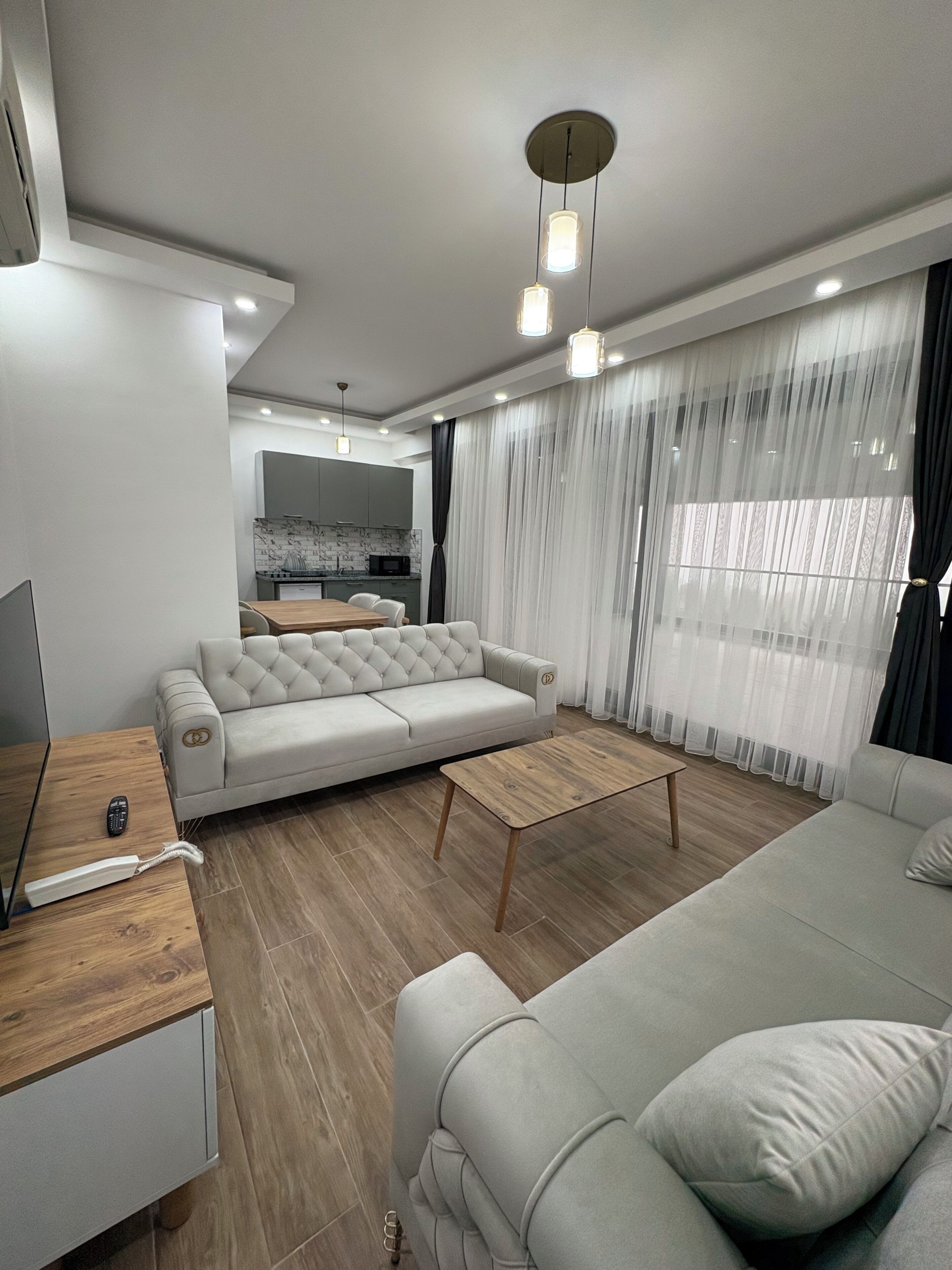 Apartamento, balcón, vistas al lago | Zona de estar