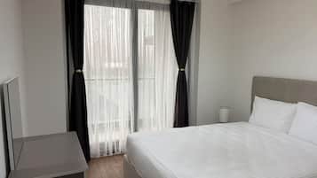 Leilighet, balkong, utsikt mot innsjø