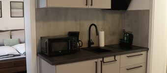 Beautifully renovated apartment right by the spa gardens