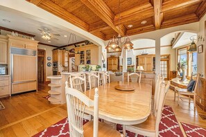 Dining - The Boat House Oceanfront 6 bedrooms, 6 1/2 baths, Sleeps 24 (Edisto Island)
