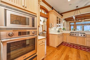 Private kitchen - The Boat House Oceanfront 6 bedrooms, 6 1/2 baths, Sleeps 24 (Edisto Island)