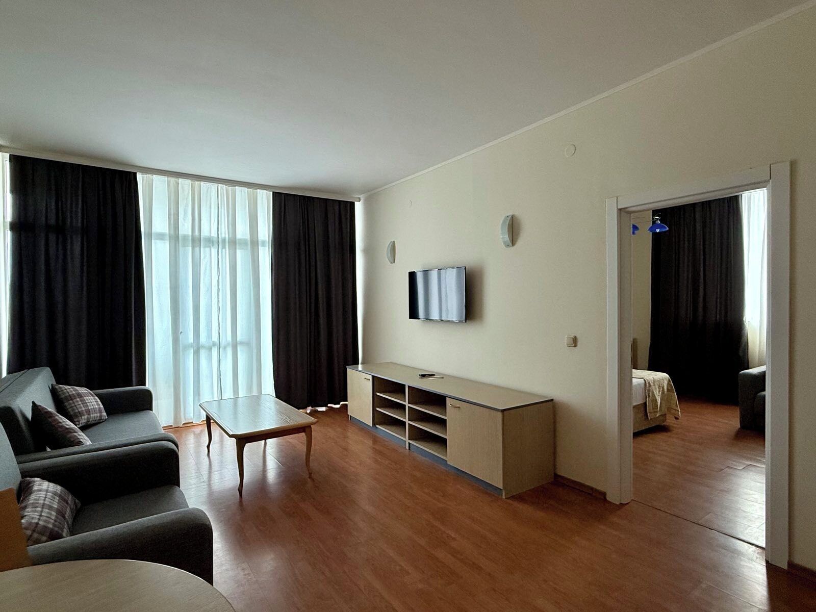 Departamento estándar, balcón | Área de sala de estar