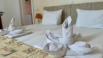 Standaard appartement, balkon | Een bureau, gratis wifi