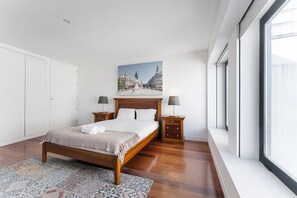 Room - Downtown Apartment with Mezzanine and Terrace (Porto)