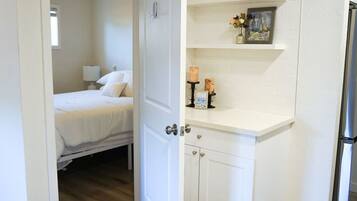 Desk, iron/ironing board, WiFi, bed sheets