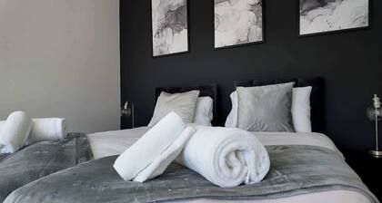 Modern Comfort |4BR Home for 10|