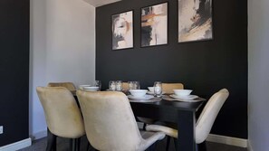Dining - Modern Comfort |4BR Home for 10| (North Weald Bassett)