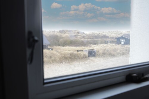 50m to Beach • Modern 2BR • North Sea Retreat