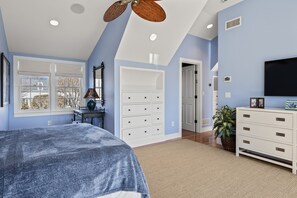 Room - Walk to Famous Chatham Lighthouse Beach (Chatham)