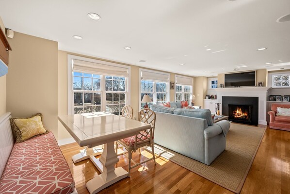 Interior - Walk to Famous Chatham Lighthouse Beach (Chatham)