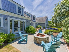 Terrace/patio - Walk to Famous Chatham Lighthouse Beach (Chatham)
