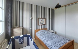 3 bedrooms, iron/ironing board, travel crib, free WiFi