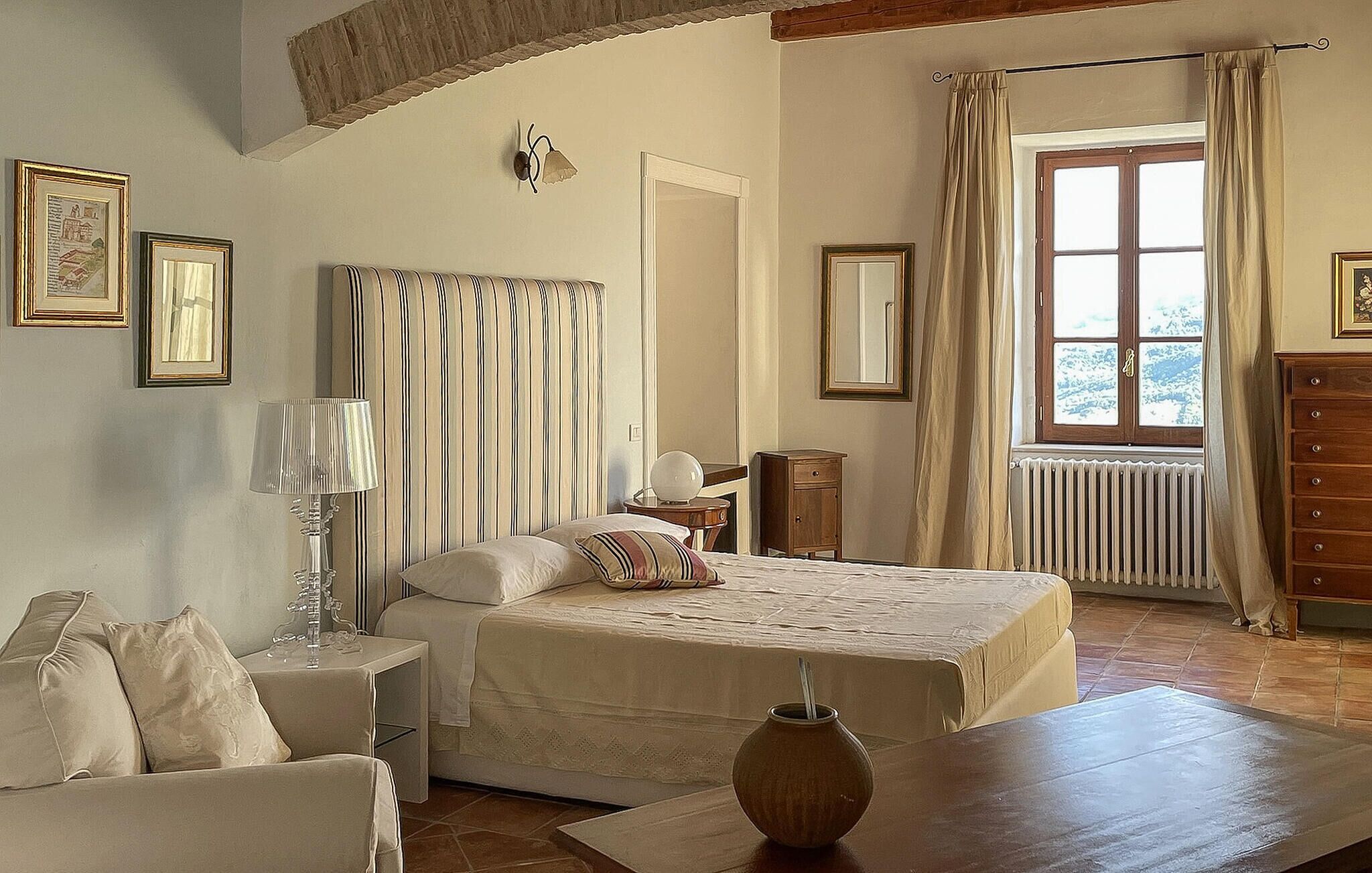 10 bedrooms, free WiFi