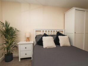 1 bedroom, individually decorated, individually furnished, free WiFi - Marina Side (Whitby)
