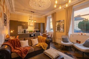 TV, offices - 2BR with Free Parking Nr Edinburgh & Dalhousie Castle (Gorebridge)