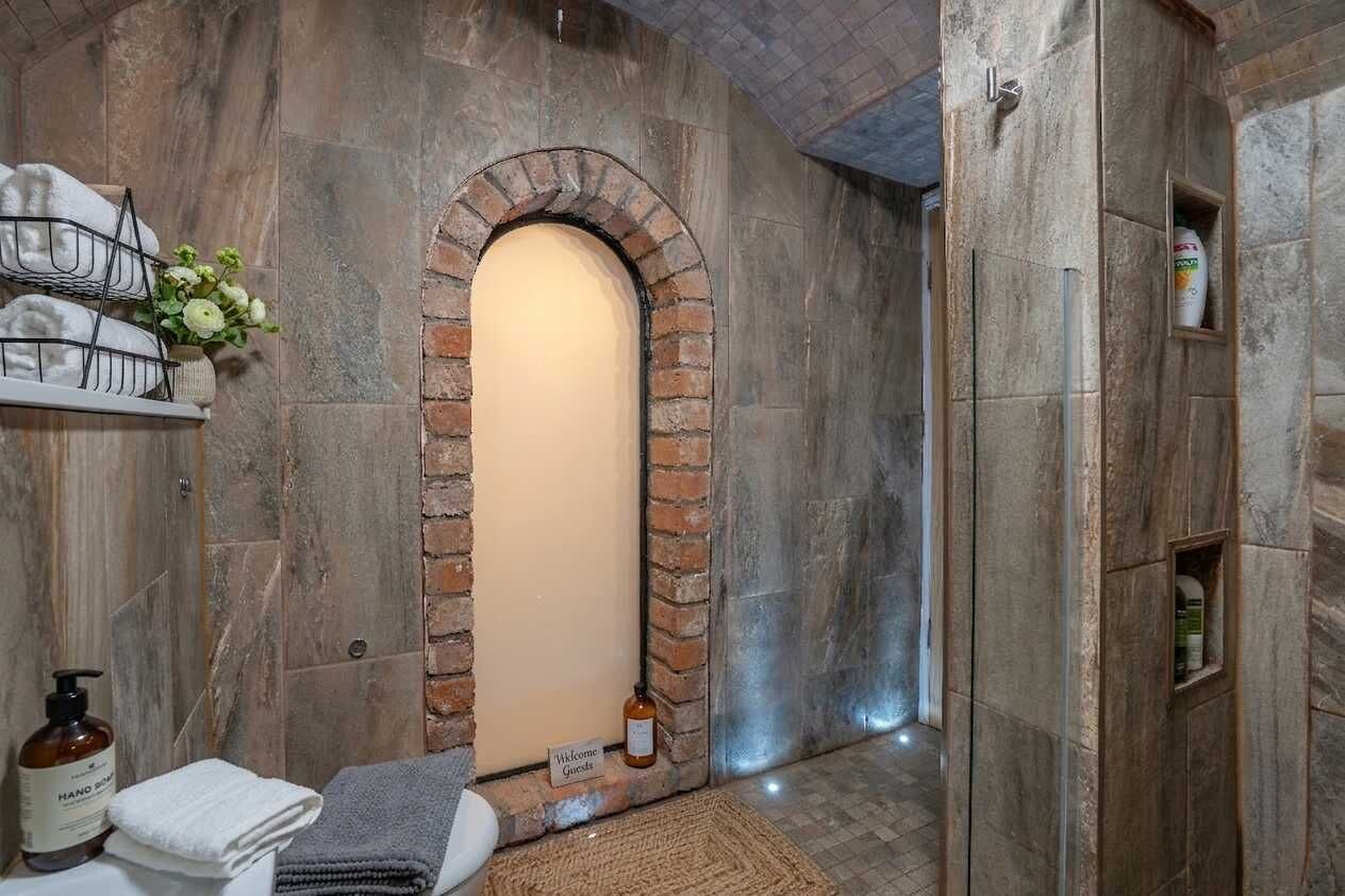 Shower, hair dryer, towels, shampoo