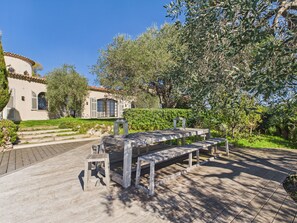 屋外ダイニングエリア