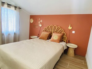 2 bedrooms, travel cot, free WiFi, bed sheets - New: incredible Nid des Fontaines (Pernes-les-Fontaines)