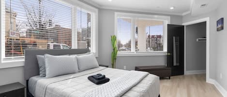 4 bedrooms, desk, iron/ironing board, WiFi