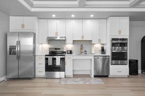 Private kitchen - 4BR DC Escape | Spacious, Modern & Central+Parking (Washington)