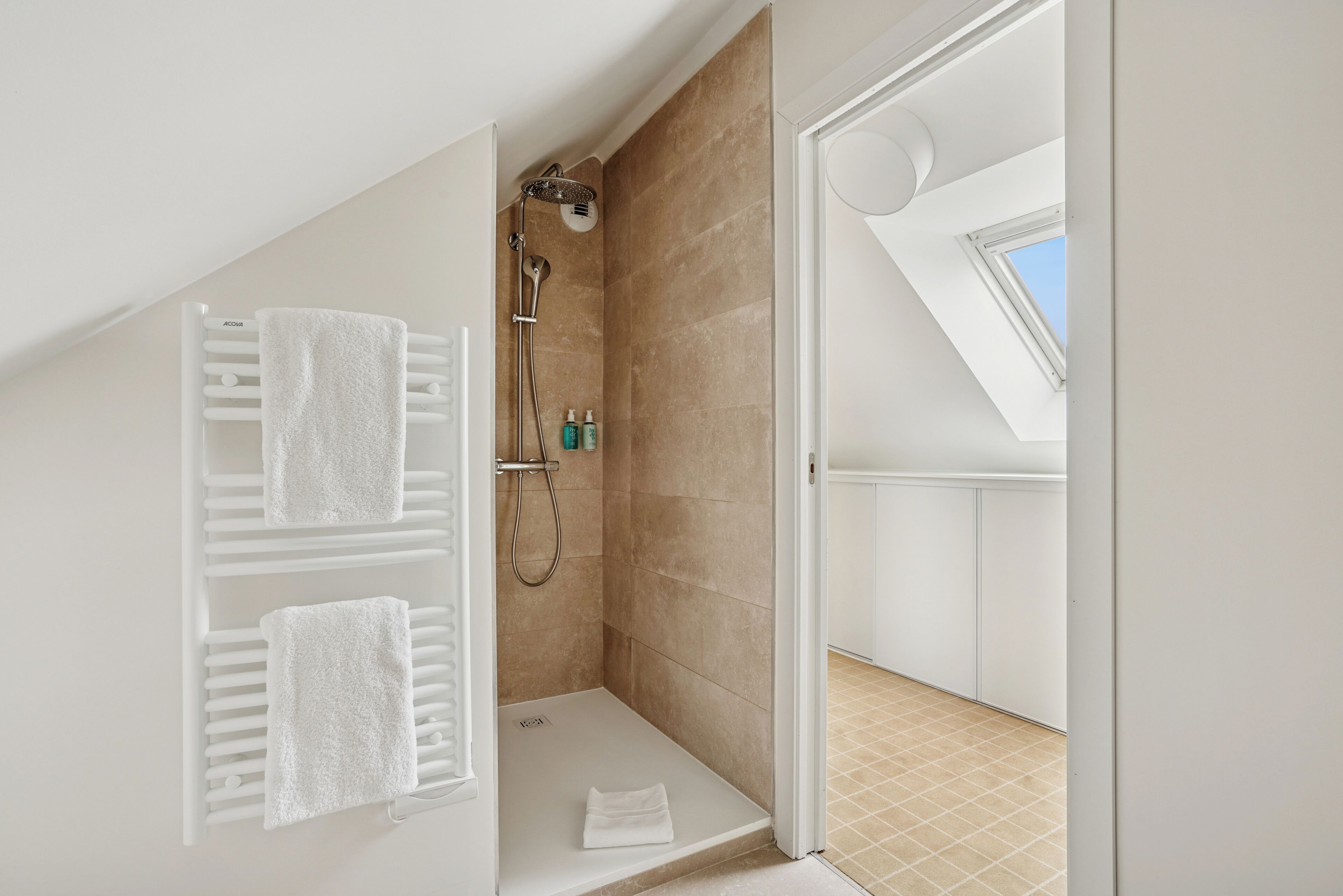 Classic Double Room | Bathroom | Slippers